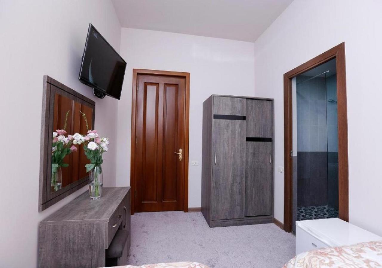 Yard Guesthouse Ереван Екстериор снимка