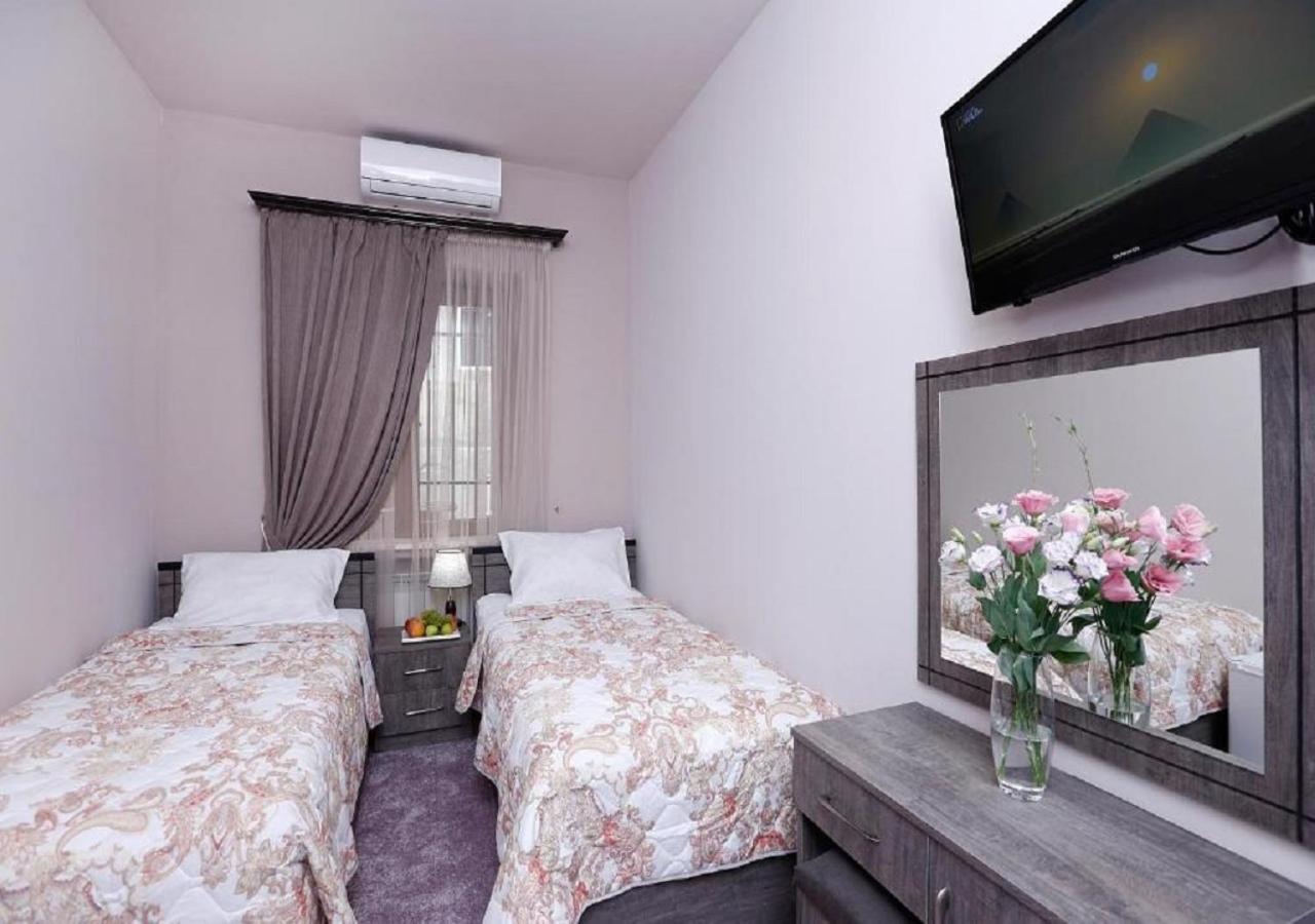 Yard Guesthouse Ереван Екстериор снимка